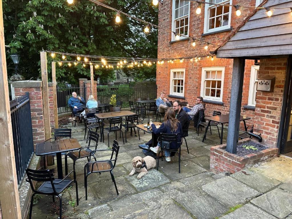 The Mitre Inn Knaresborough Extérieur photo