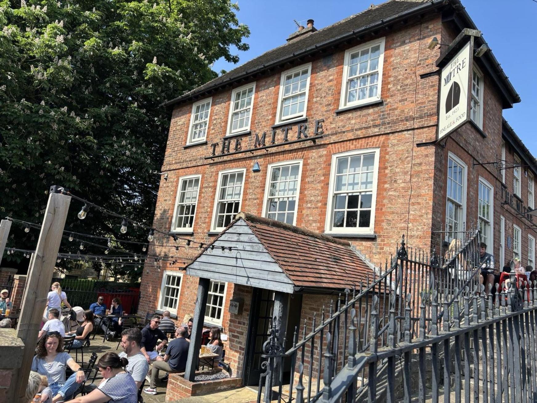The Mitre Inn Knaresborough Extérieur photo