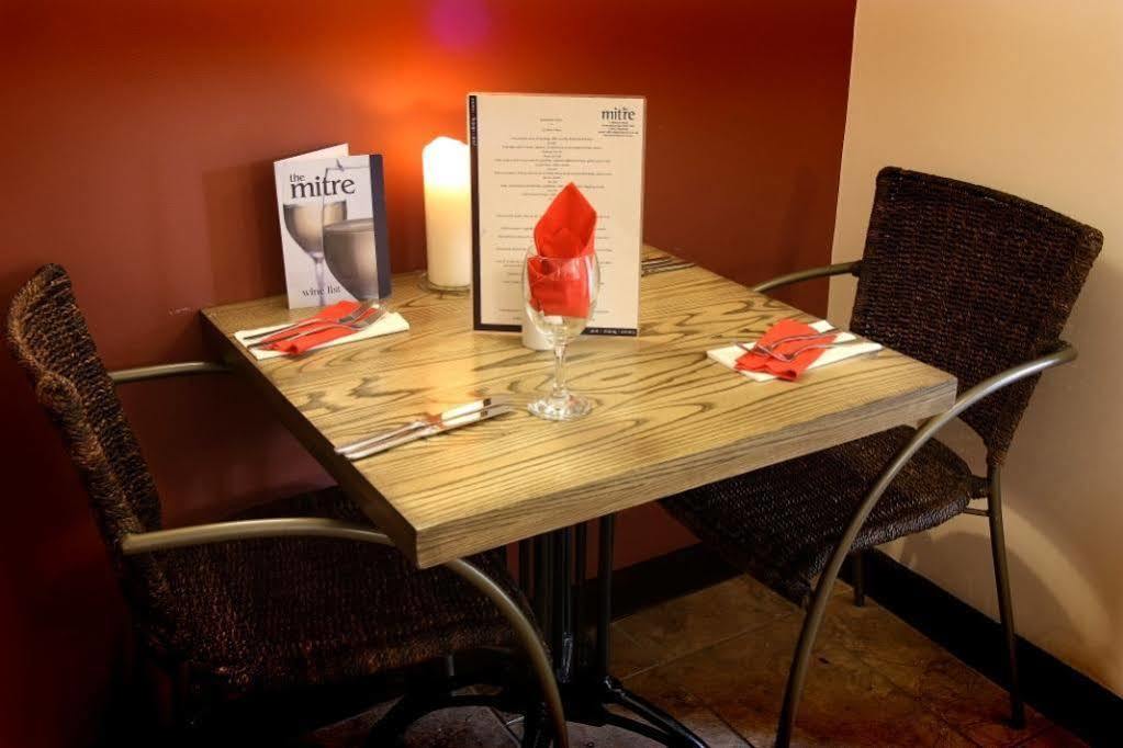 The Mitre Inn Knaresborough Extérieur photo