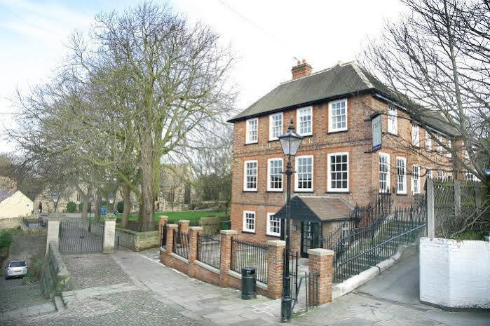 The Mitre Inn Knaresborough Extérieur photo