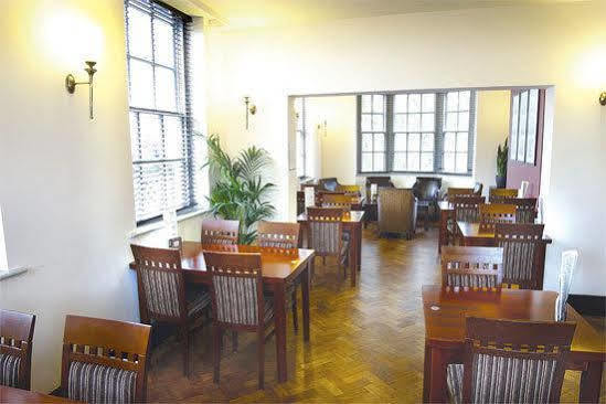 The Mitre Inn Knaresborough Extérieur photo