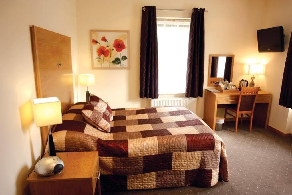 The Mitre Inn Knaresborough Extérieur photo